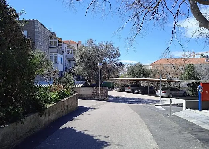 Dr. Jo~ 2 Bedroom With Free Parking ~ *