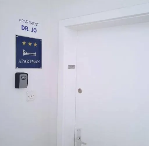 Dr. Jo~ 2 Bedroom With Free Parking ~