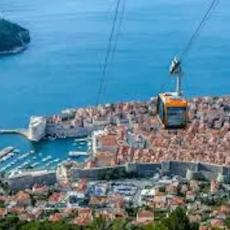 Dr. Jo~ 2 Bedroom With Free Parking ~ *