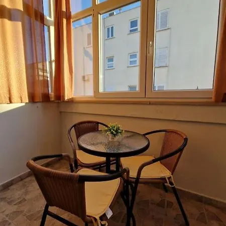 Dr. Jo~ 2 Bedroom With Free Parking ~ Lägenhet