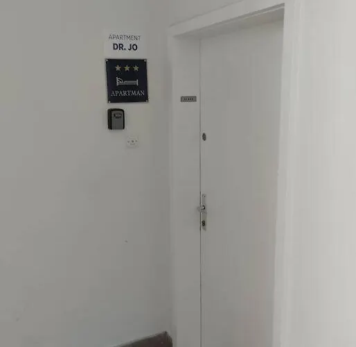 Dr. Jo~ 2 Bedroom With Free Parking ~