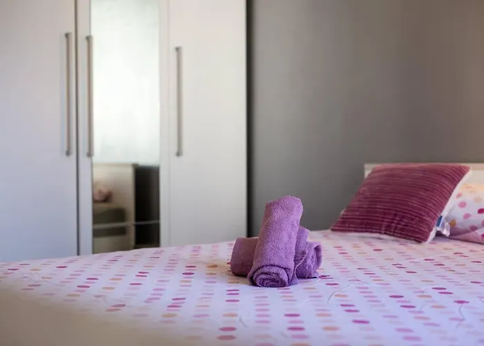 Dr. Jo~ 2 Bedroom With Free Parking ~ *