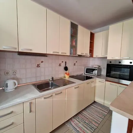 Dr. Jo~ 2 Bedroom With Free Parking ~ Ragusa