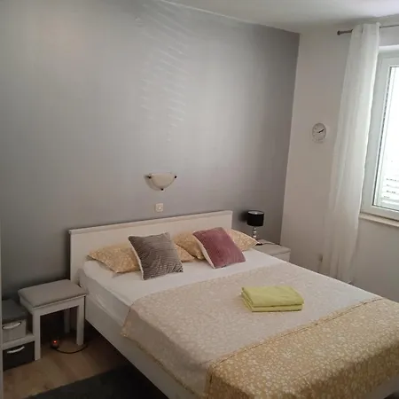 Dr. Jo~ 2 Bedroom With Free Parking ~ Ragusa