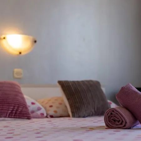 Dr. Jo~ 2 Bedroom With Free Parking ~ Daire